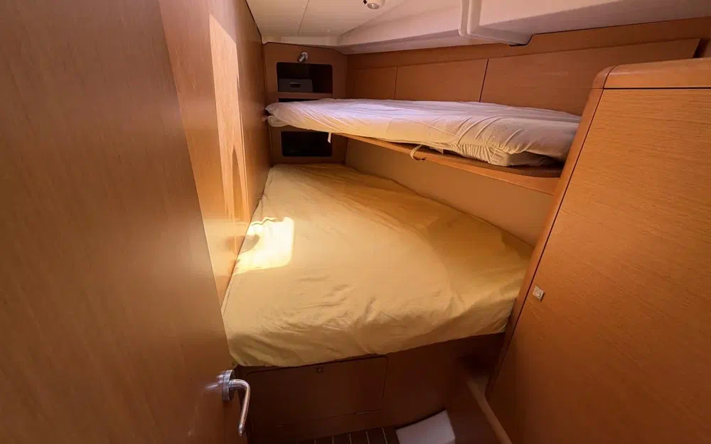 slider 37 Jeanneau Sun Odyssey 44i Performance