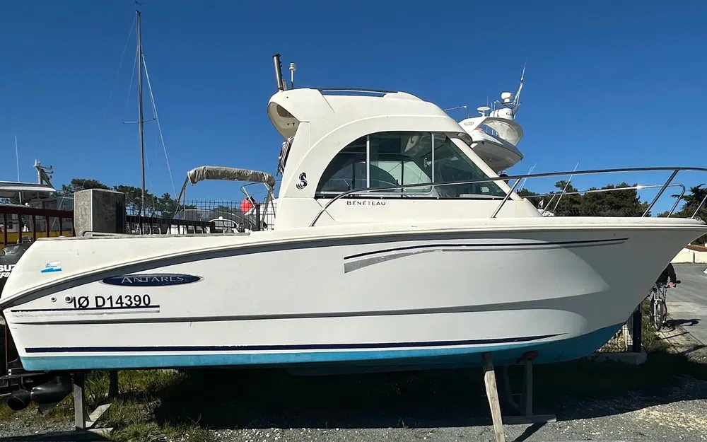 slider 0 Beneteau Antares 620 Fishing