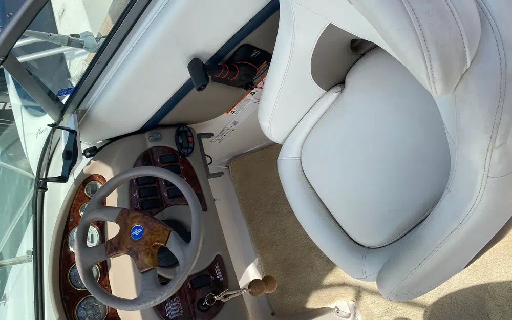 slider 2 Four Winns Sundowner 205