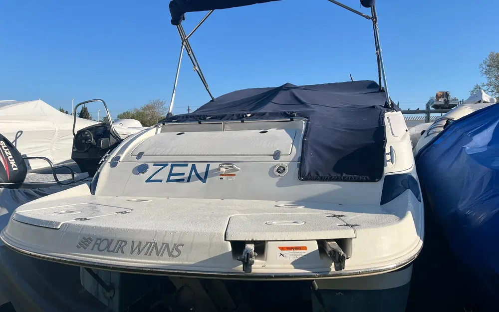 slider 7 Four Winns Sundowner 205
