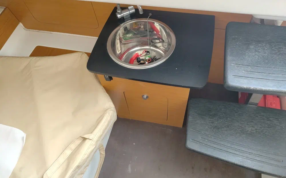 slider 23 Jeanneau Cap Camarat 8.5 CC