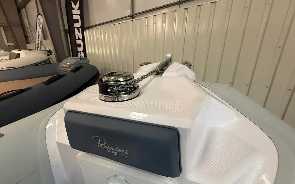 slider 10 Ranieri Cayman 26 Sport Touring