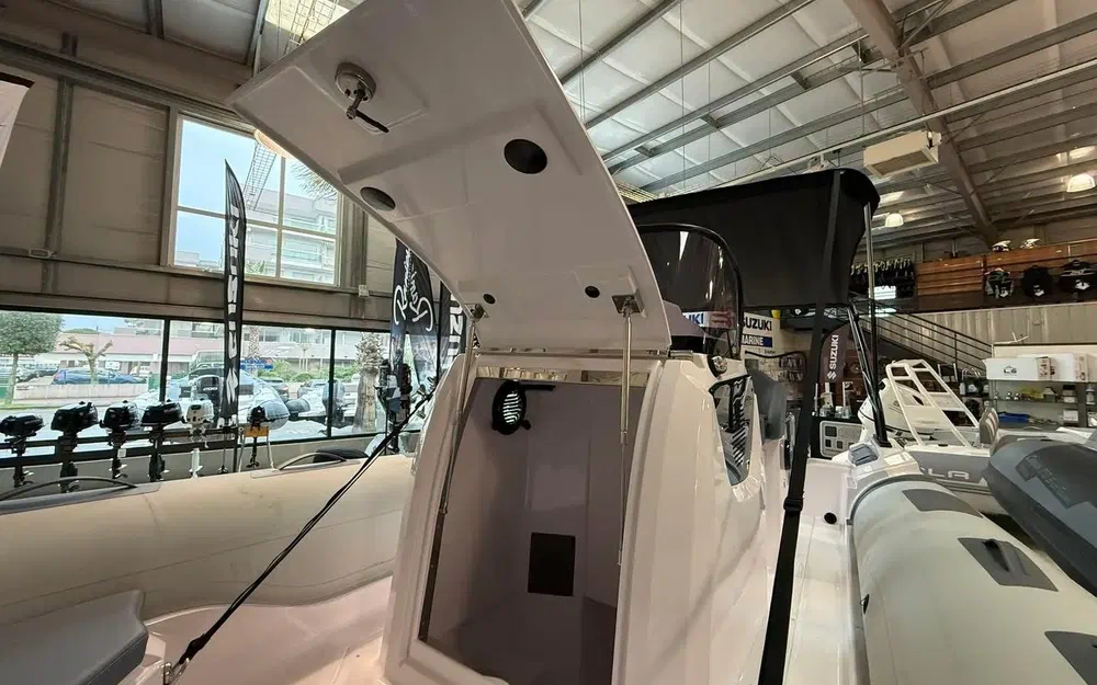 slider 15 Ranieri Cayman 26 Sport Diving