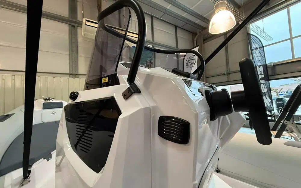 slider 16 Ranieri Cayman 26 Sport Diving