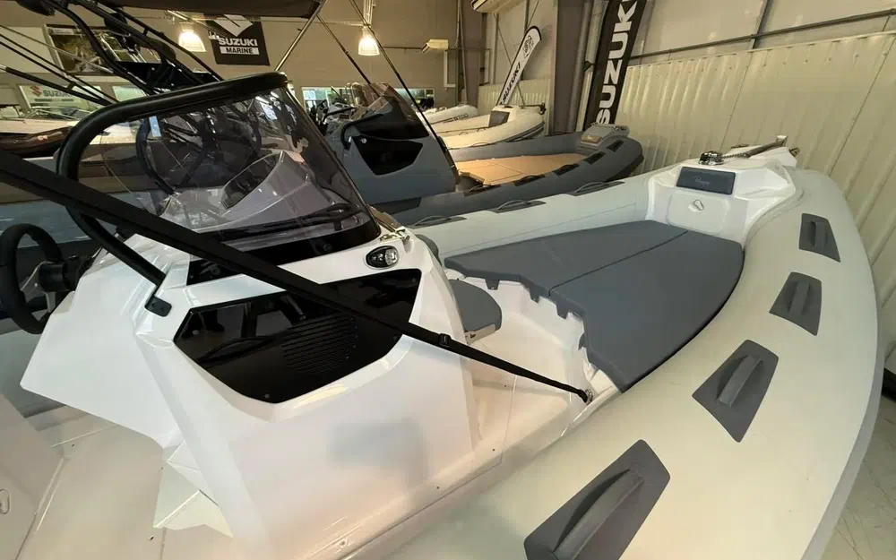 slider 3 Ranieri Cayman 26 Sport Touring