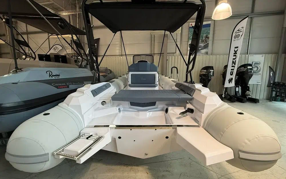 slider 5 Ranieri Cayman 26 Sport Diving