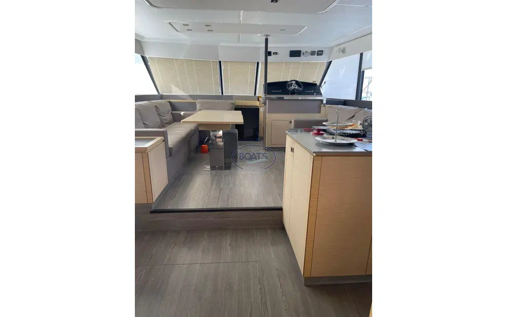 slider 1 Fountaine Pajot My 44