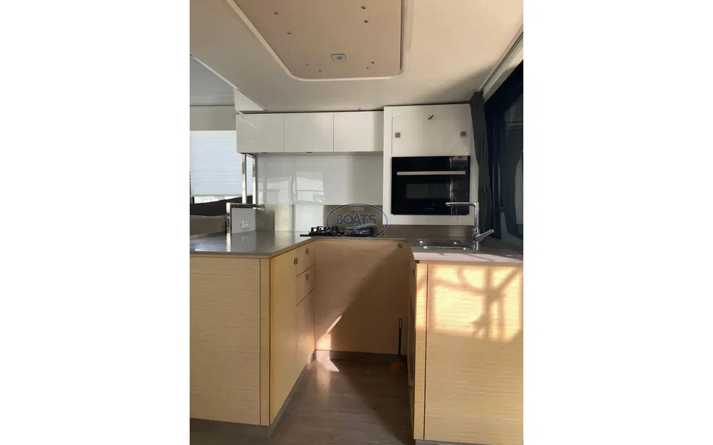 slider 6 Fountaine Pajot My 44