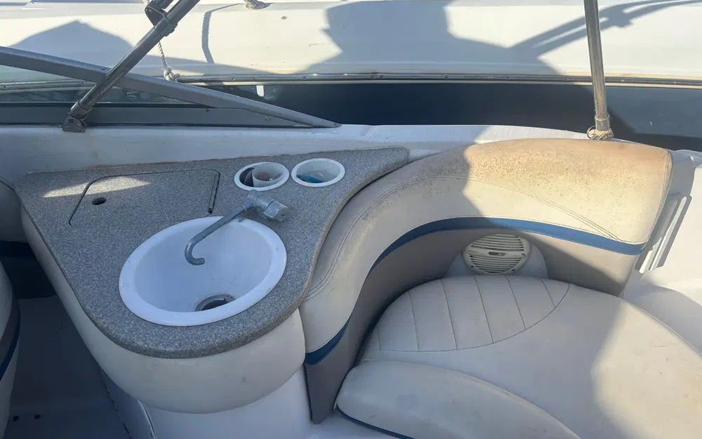 slider 6 Four Winns Sundowner 205