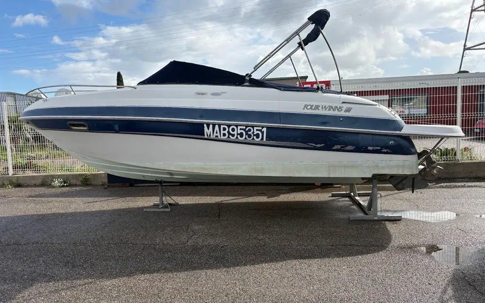 slider 1 Four Winns Sundowner 205