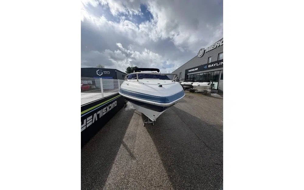 slider 3 Four Winns Sundowner 205