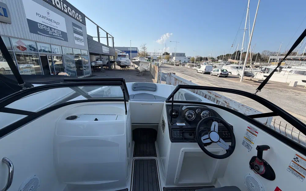 slider 8 Bayliner VR4