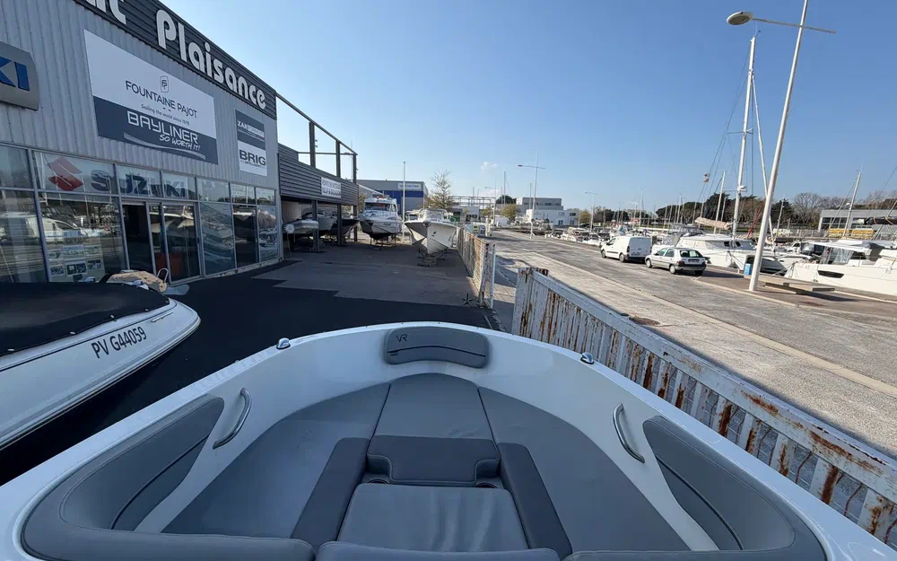 slider 10 Bayliner VR4