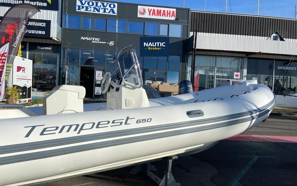 slider 1 Capelli Tempest 650 Luxe