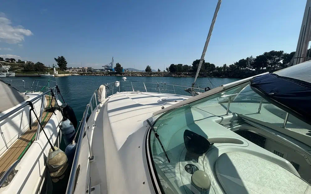 slider 10 Cruisers Yachts 4270 Esprit