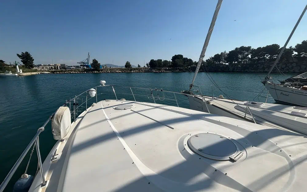 slider 11 Cruisers Yachts 4270 Esprit