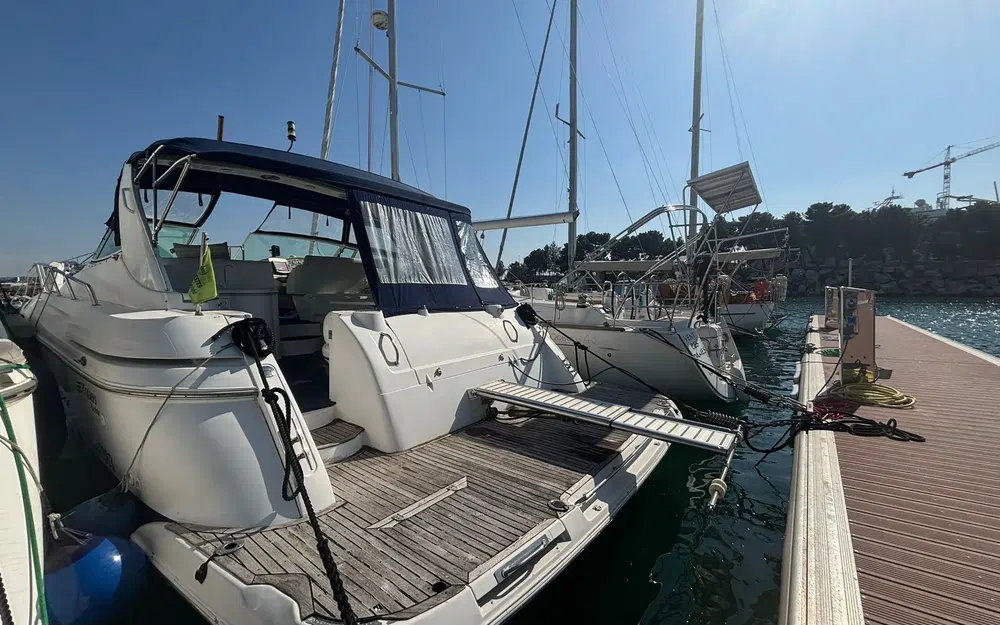 slider 1 Cruisers Yachts 4270 Esprit