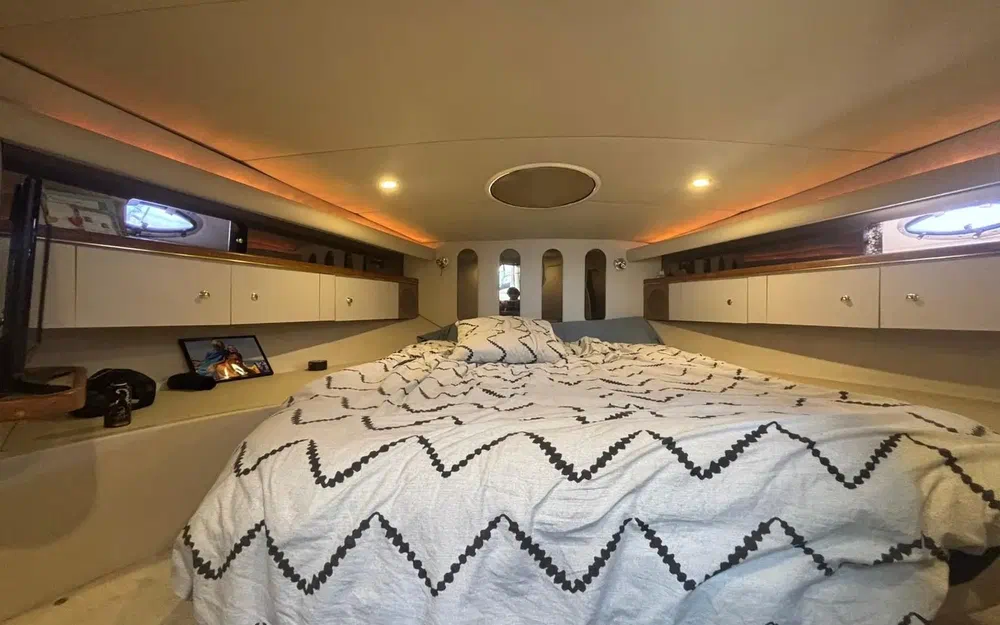 slider 19 Cruisers Yachts 4270 Esprit