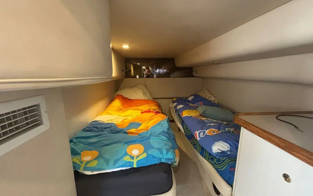 slider 23 Cruisers Yachts 4270 Esprit