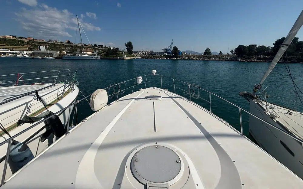 slider 8 Cruisers Yachts 4270 Esprit