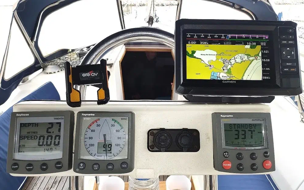 slider 21 Dufour 38 Classic