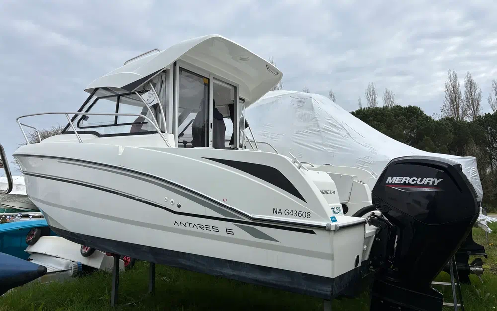 slider 0 Beneteau Antares 6 OB