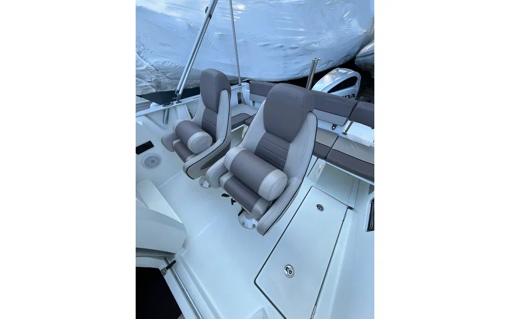 slider 11 Jeanneau Cap Camarat 6.5 WA Serie 2