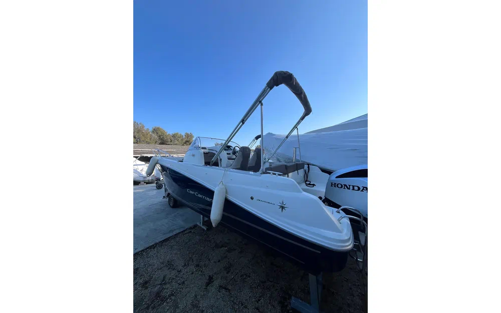 slider 1 Jeanneau Cap Camarat 6.5 WA Serie 2