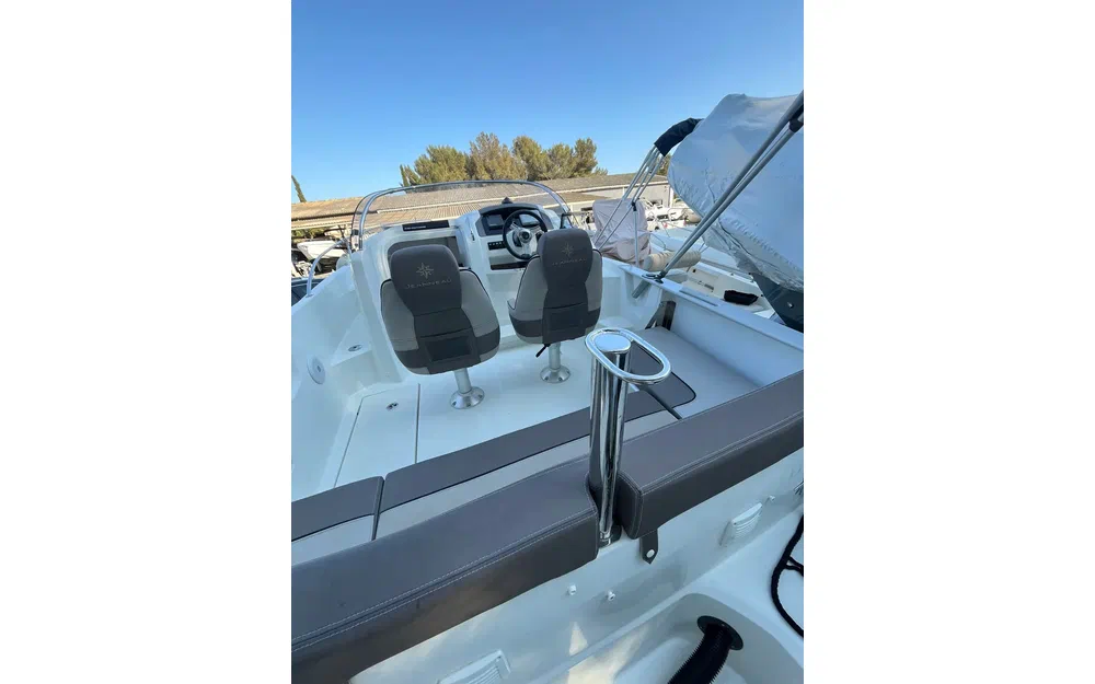 slider 6 Jeanneau Cap Camarat 6.5 WA Serie 2