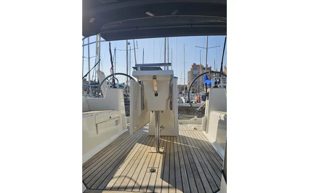 slider 5 Beneteau Oceanis 38.1