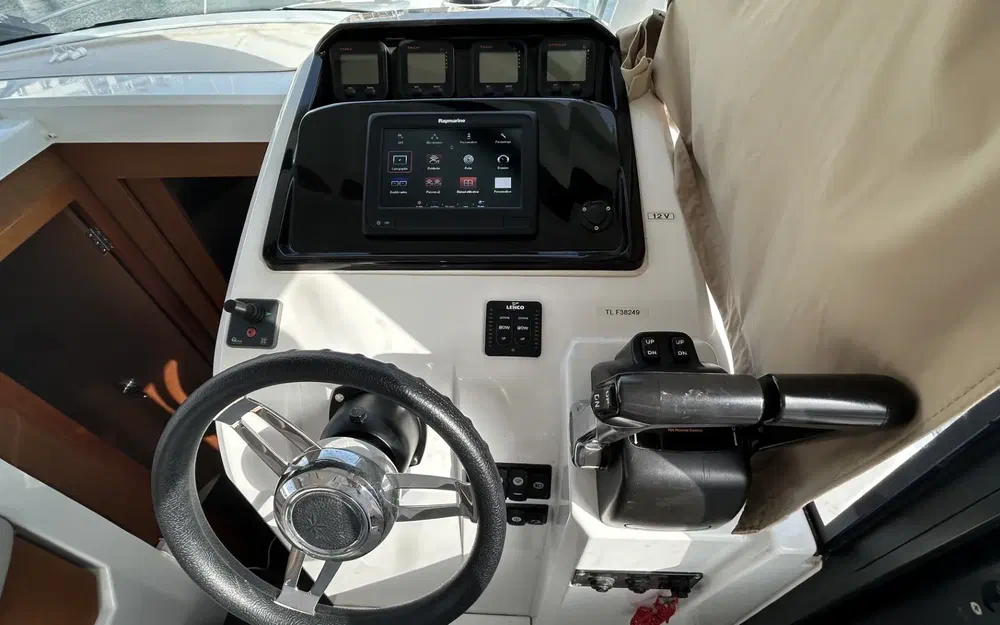 slider 13 Jeanneau Merry Fisher 855