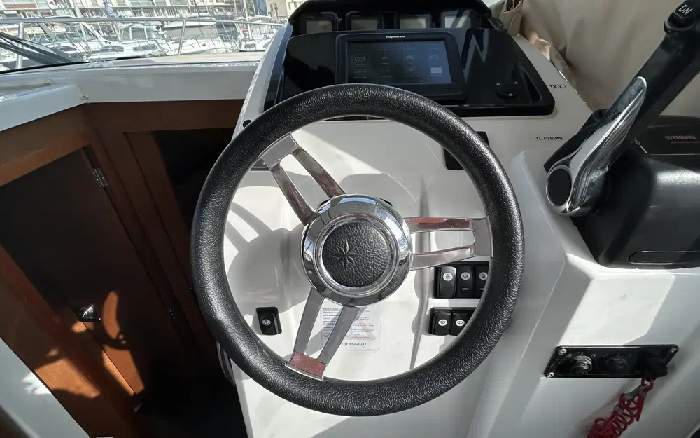 slider 3 Jeanneau Merry Fisher 855