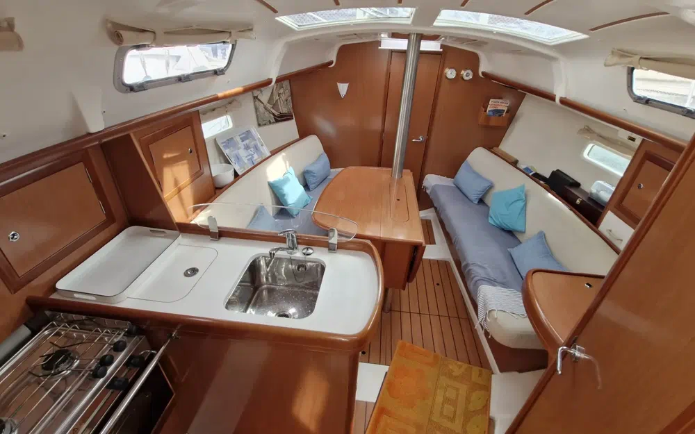 slider 1 Beneteau Oceanis 323 Clipper