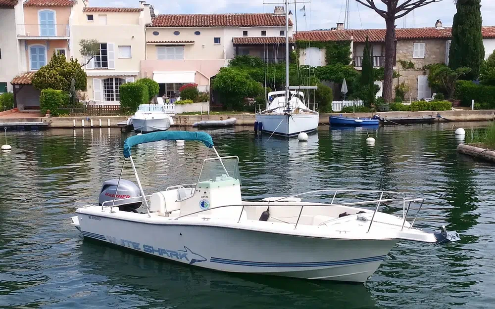 slider 0 White Shark 215