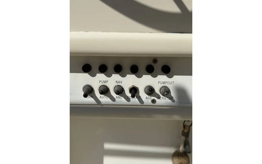 slider 9 White Shark 215