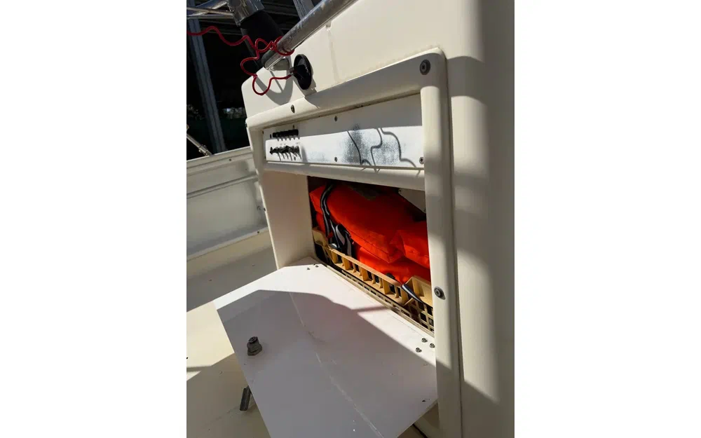 slider 10 White Shark 215