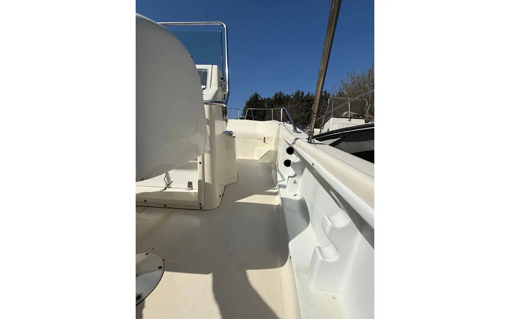 slider 7 White Shark 215