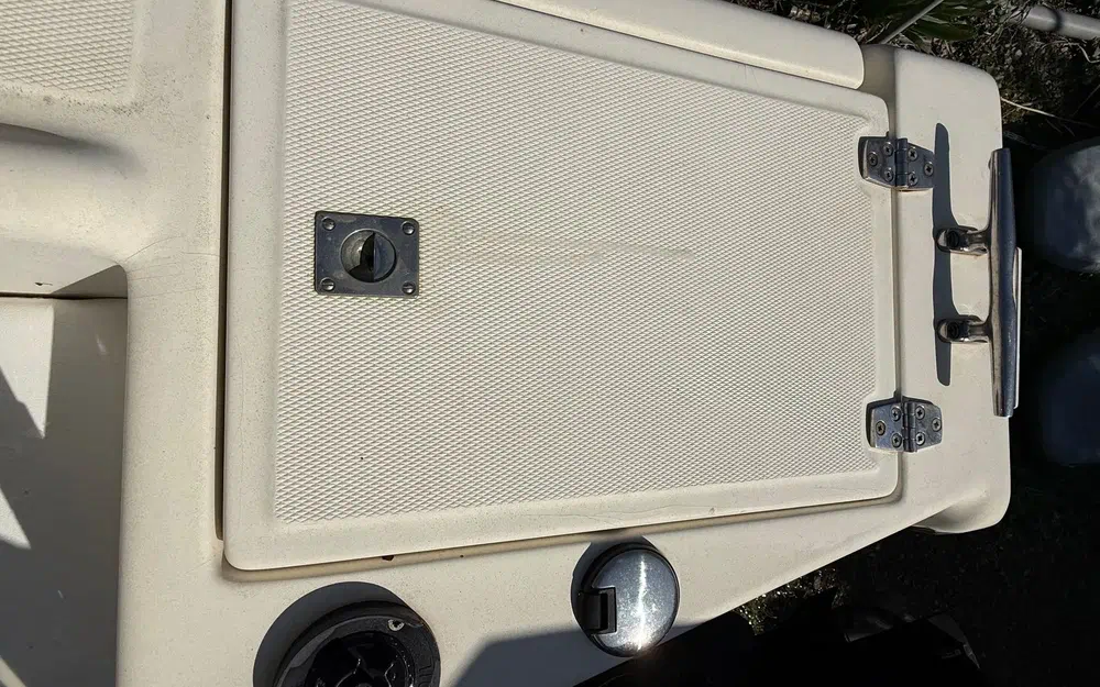 slider 8 White Shark 215