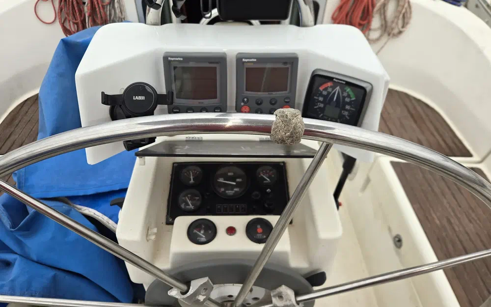 slider 12 Beneteau Oceanis 351