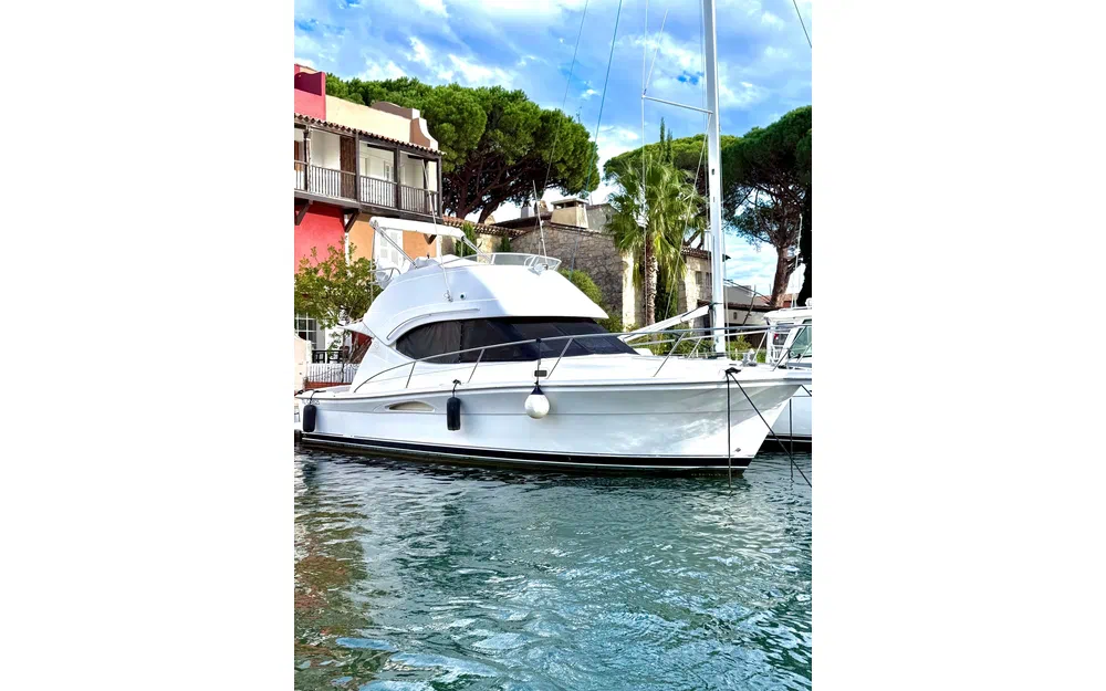 slider 0 Riviera 33 Fly