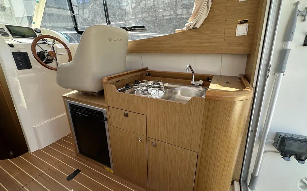 slider 12 Jeanneau Merry Fisher 8