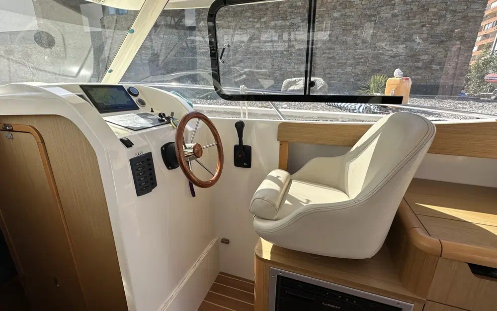 slider 13 Jeanneau Merry Fisher 8