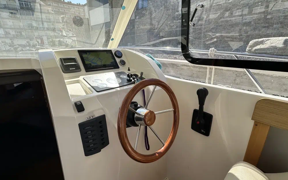 slider 15 Jeanneau Merry Fisher 8