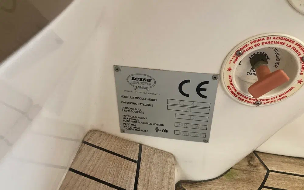 slider 22 Sessa Marine C42 Hard-Top