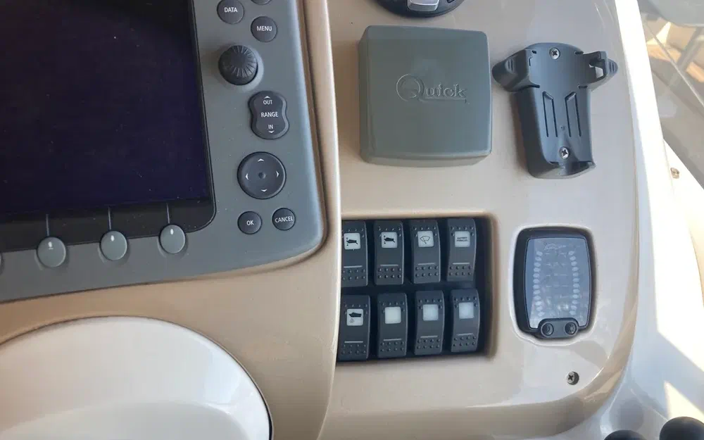 slider 5 Sessa Marine C42 Hard-Top