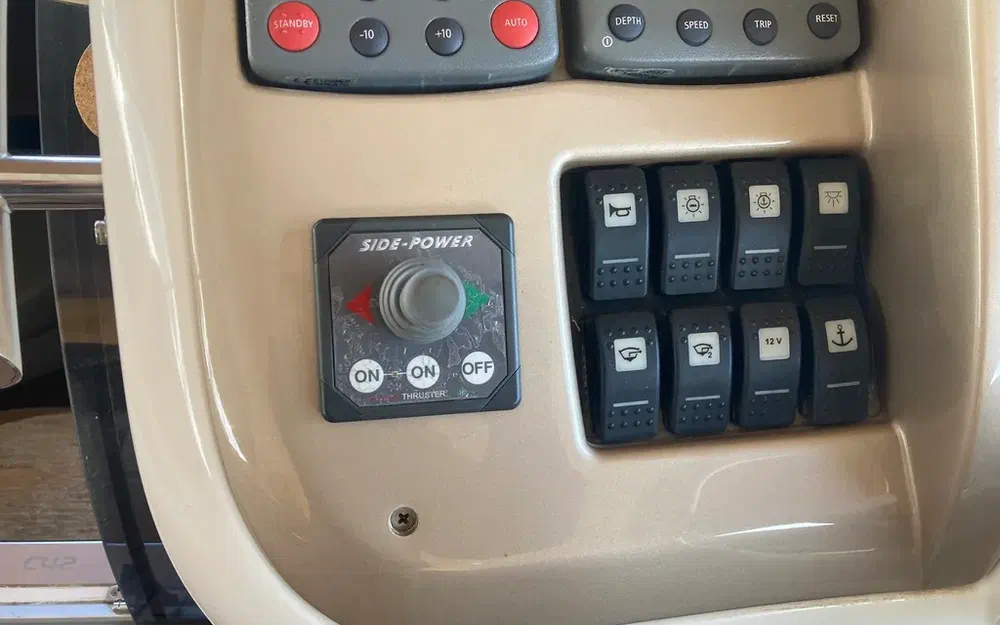 slider 8 Sessa Marine C42 Hard-Top