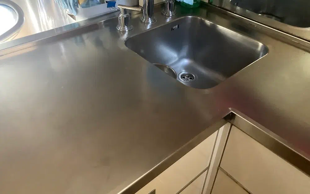 slider 18 Sessa Marine C42 Hard-Top