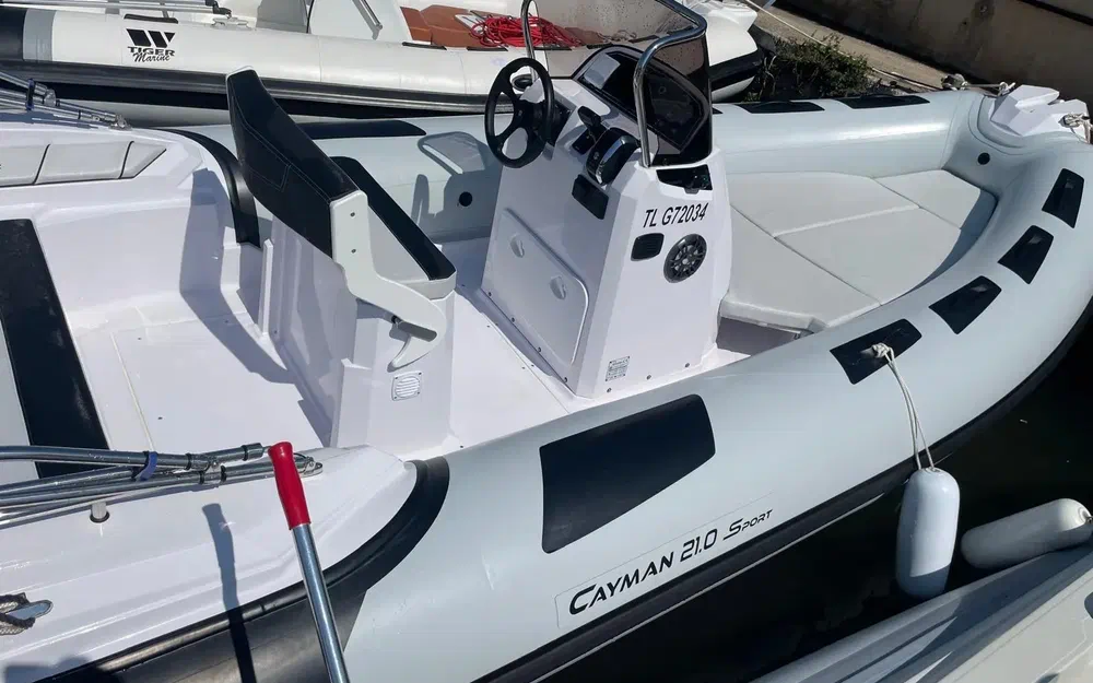 slider 1 Ranieri Cayman 21 Sport