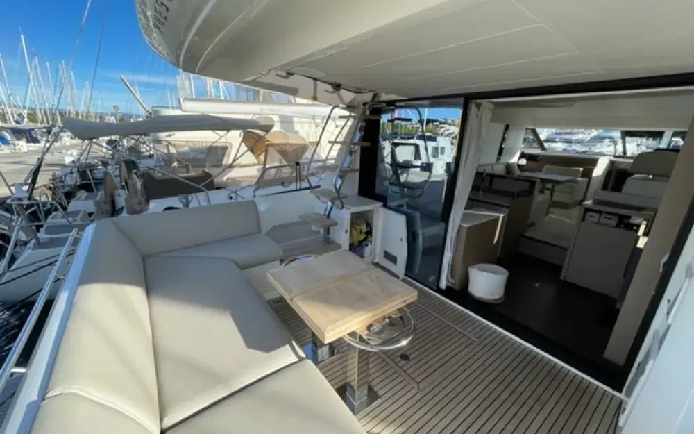 slider 10 Prestige Yachts 520 Fly
