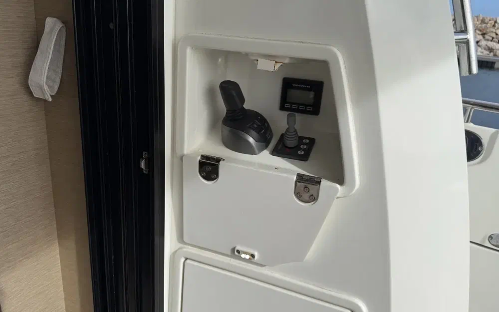 slider 12 Prestige Yachts 520 Fly